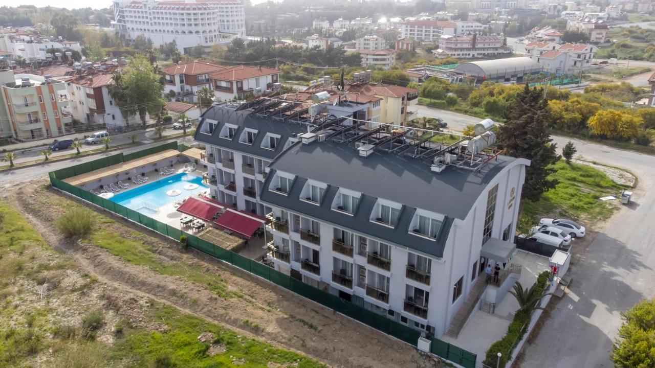 A Hotel Side Exterior foto